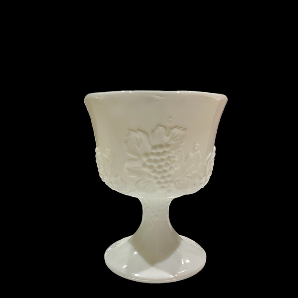 Vintage Indiana Glass White Milk Glass Harvest Grape Goblet Pedestal Bowl - Picture 6 of 7